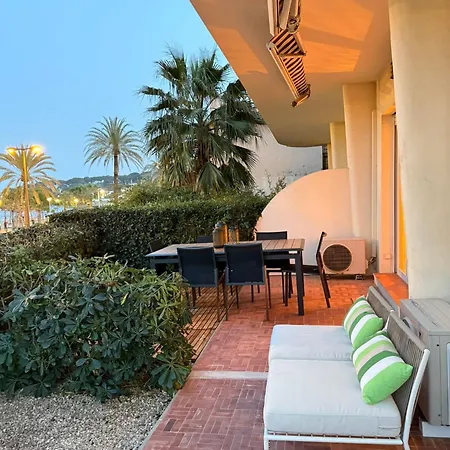 Large Luxury With Garden View Over The Ocean דירה