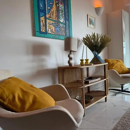 Large Luxury With Garden View Over The Ocean Apartamento Antibes