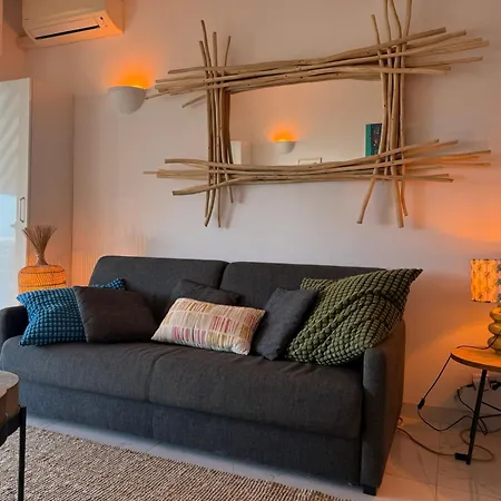 Large Luxury With Garden View Over The Ocean אנטיב