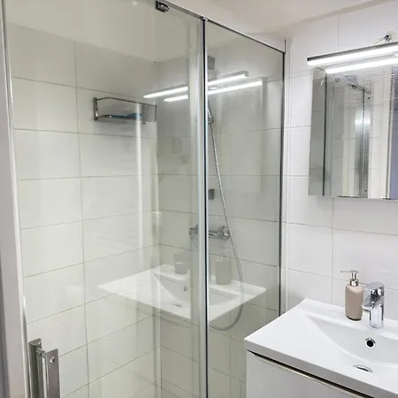 Large Luxury With Garden View Over The Ocean דירה