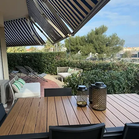 Large Luxury With Garden View Over The Ocean Apartamento