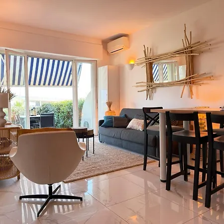 Large Luxury With Garden View Over The Ocean Апартаменты