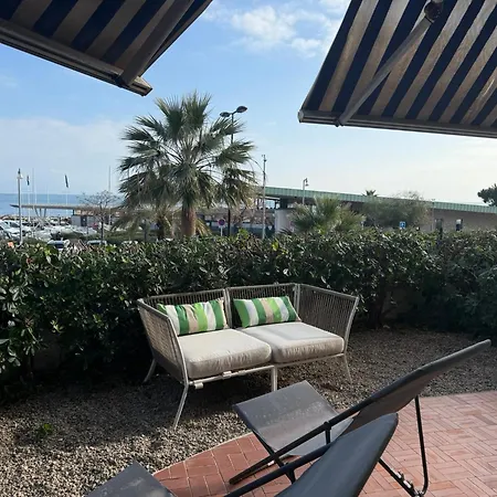 Large Luxury With Garden View Over The Ocean Антиб