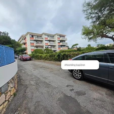 Large Luxury With Garden View Over The Ocean Apartment Antibes