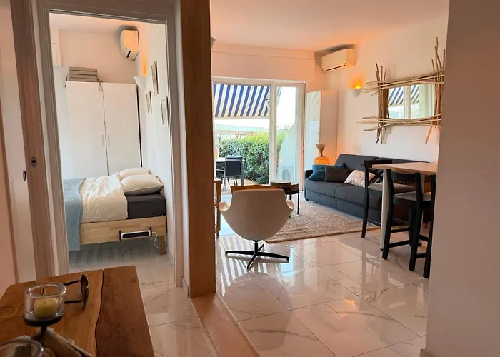 Large Luxury With Garden View Over The Ocean *