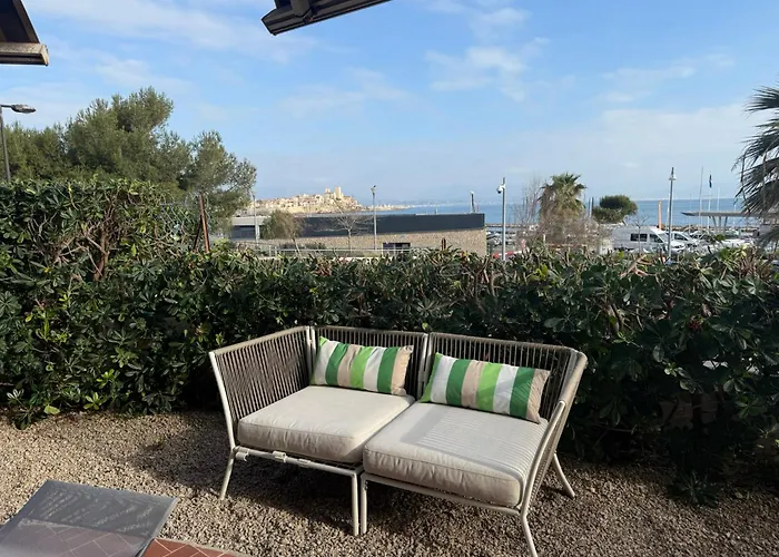 Large Luxury With Garden View Over The Ocean *