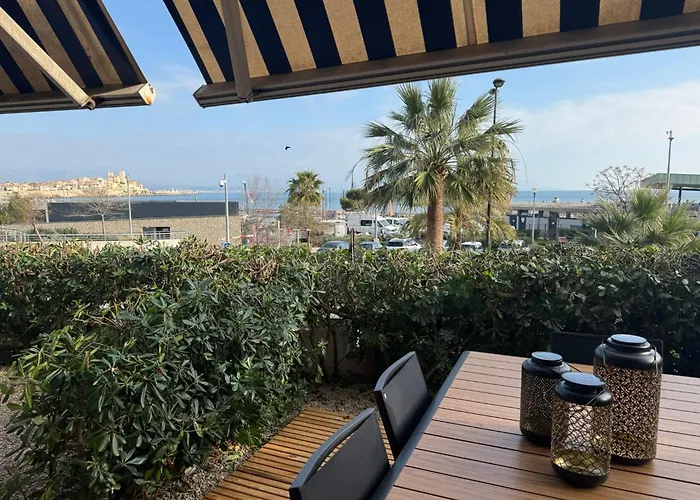 Large Luxury With Garden View Over The Ocean *